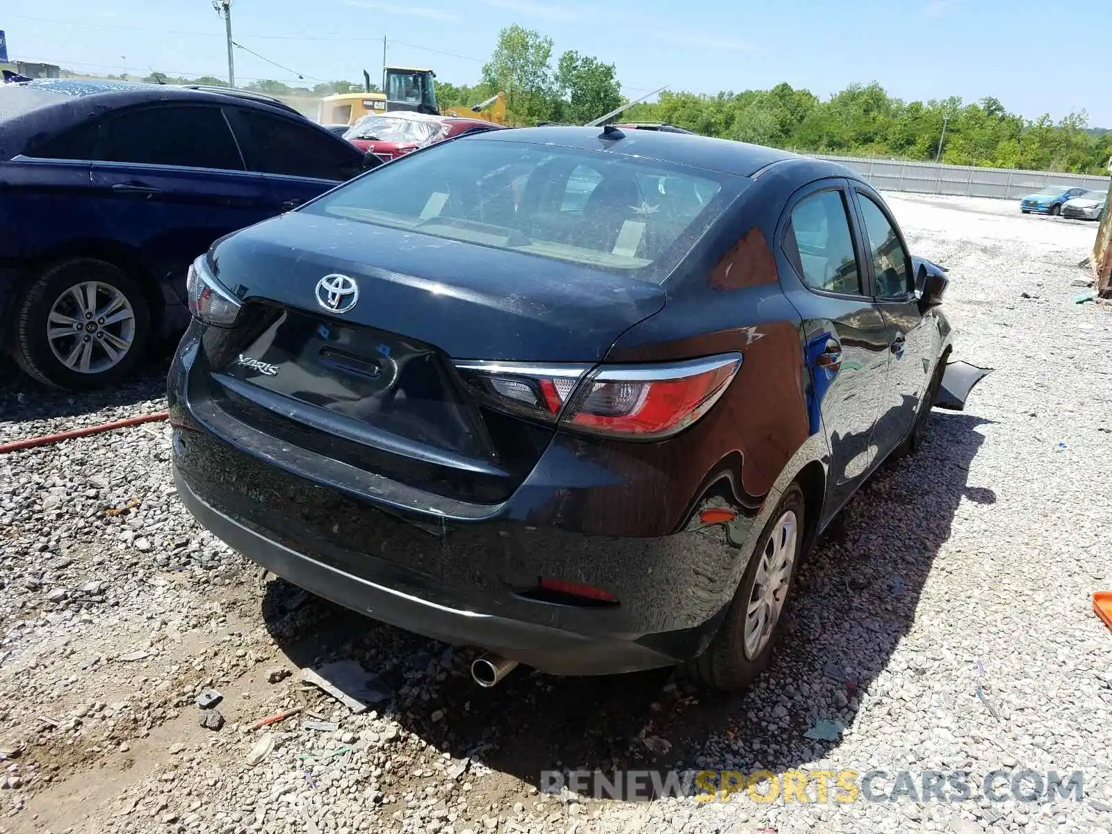 4 Photograph of a damaged car 3MYDLBYV6KY527572 TOYOTA YARIS 2019