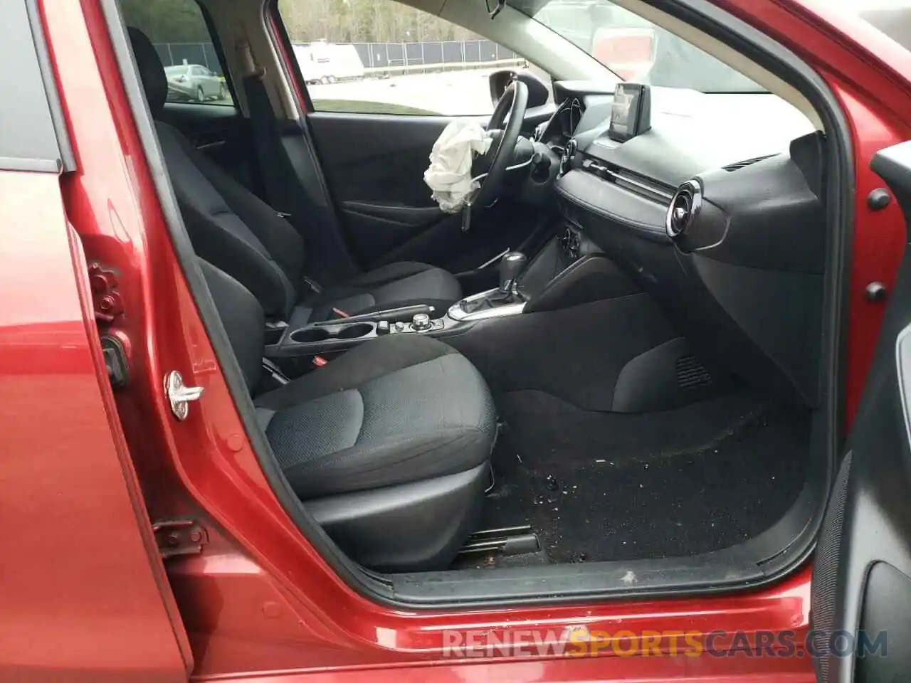 5 Photograph of a damaged car 3MYDLBYV7KY504043 TOYOTA YARIS 2019