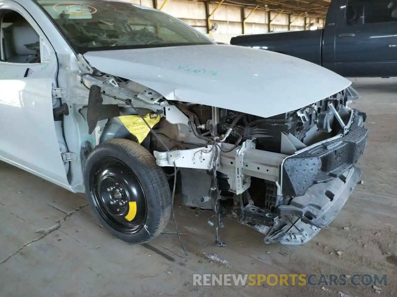 9 Photograph of a damaged car 3MYDLBYV7KY507105 TOYOTA YARIS 2019