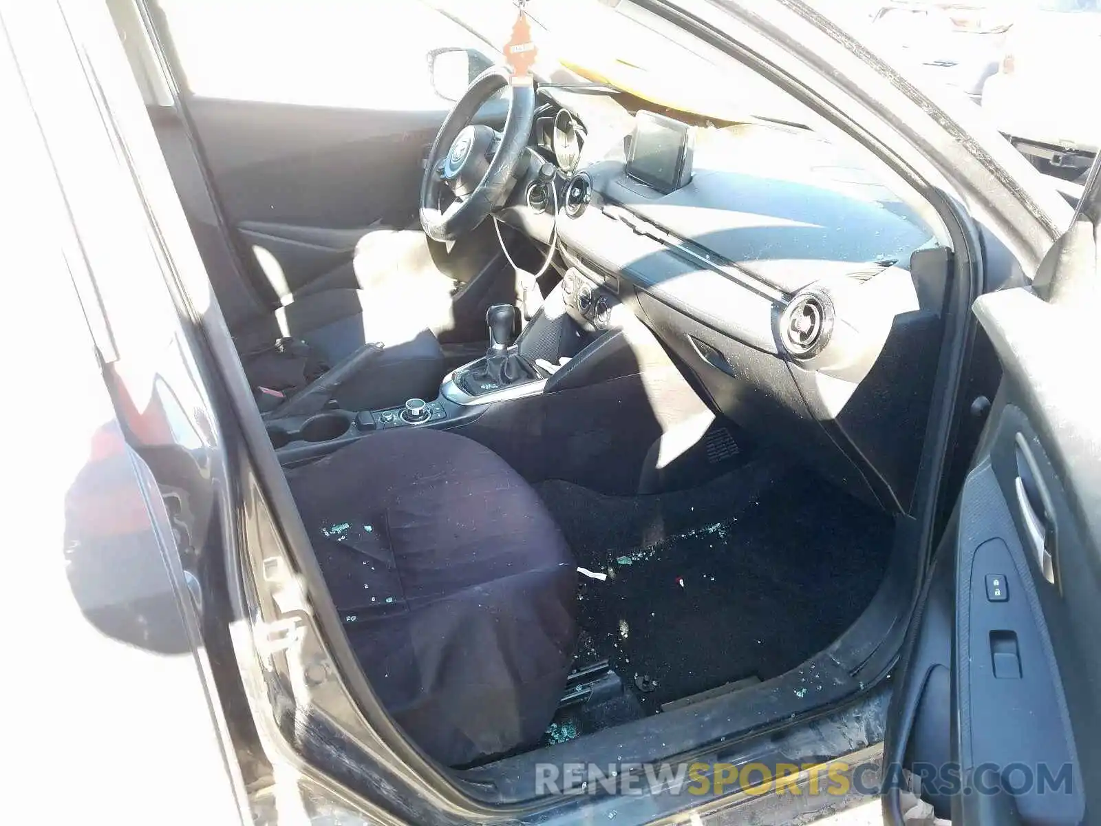 5 Photograph of a damaged car 3MYDLBYV7KY507704 TOYOTA YARIS 2019