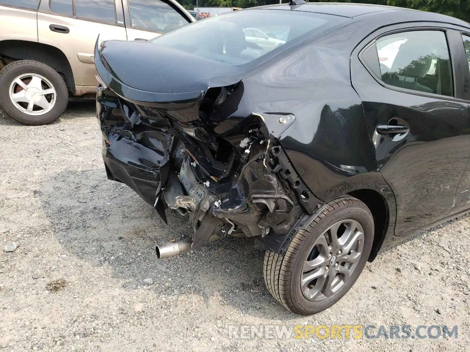 9 Photograph of a damaged car 3MYDLBYV7KY520548 TOYOTA YARIS 2019