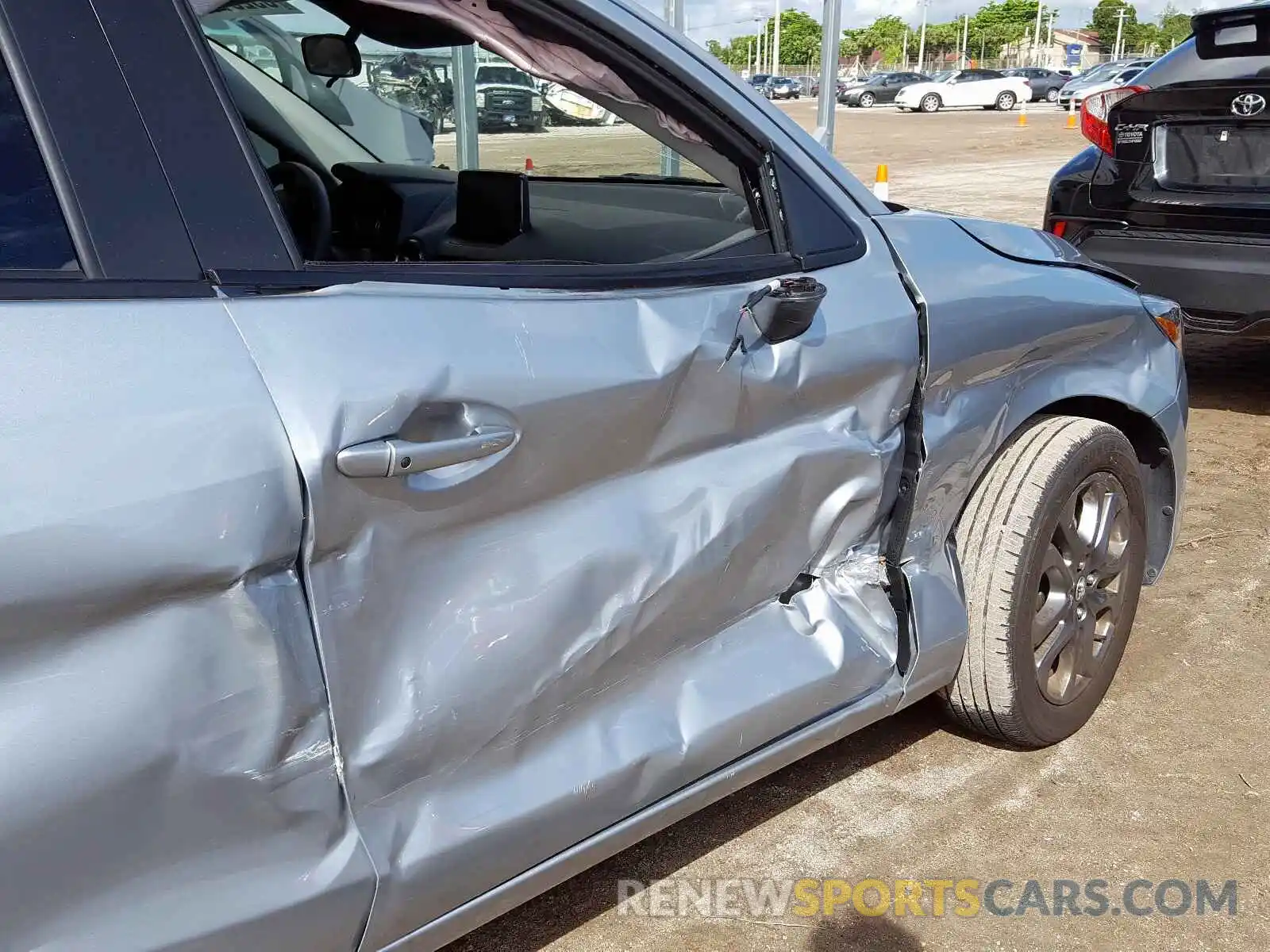 9 Photograph of a damaged car 3MYDLBYV7KY521005 TOYOTA YARIS 2019