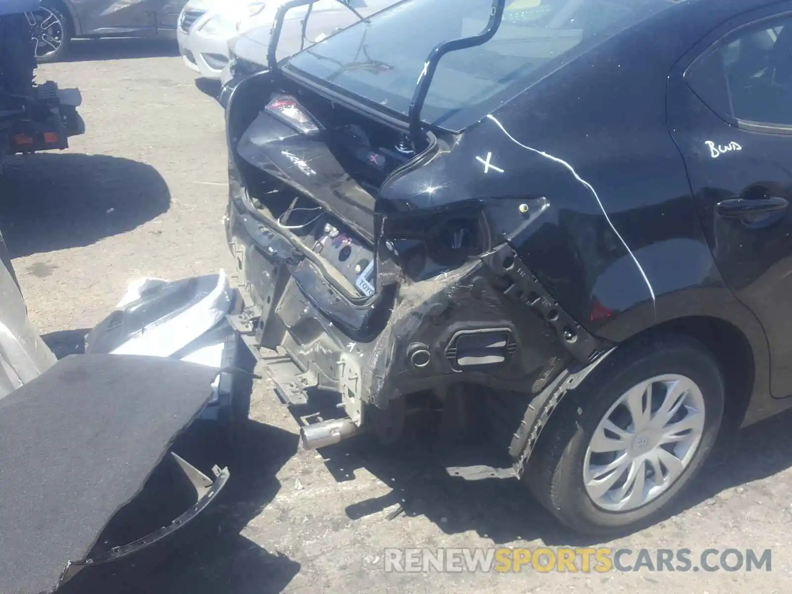 9 Photograph of a damaged car 3MYDLBYV7KY522106 TOYOTA YARIS 2019