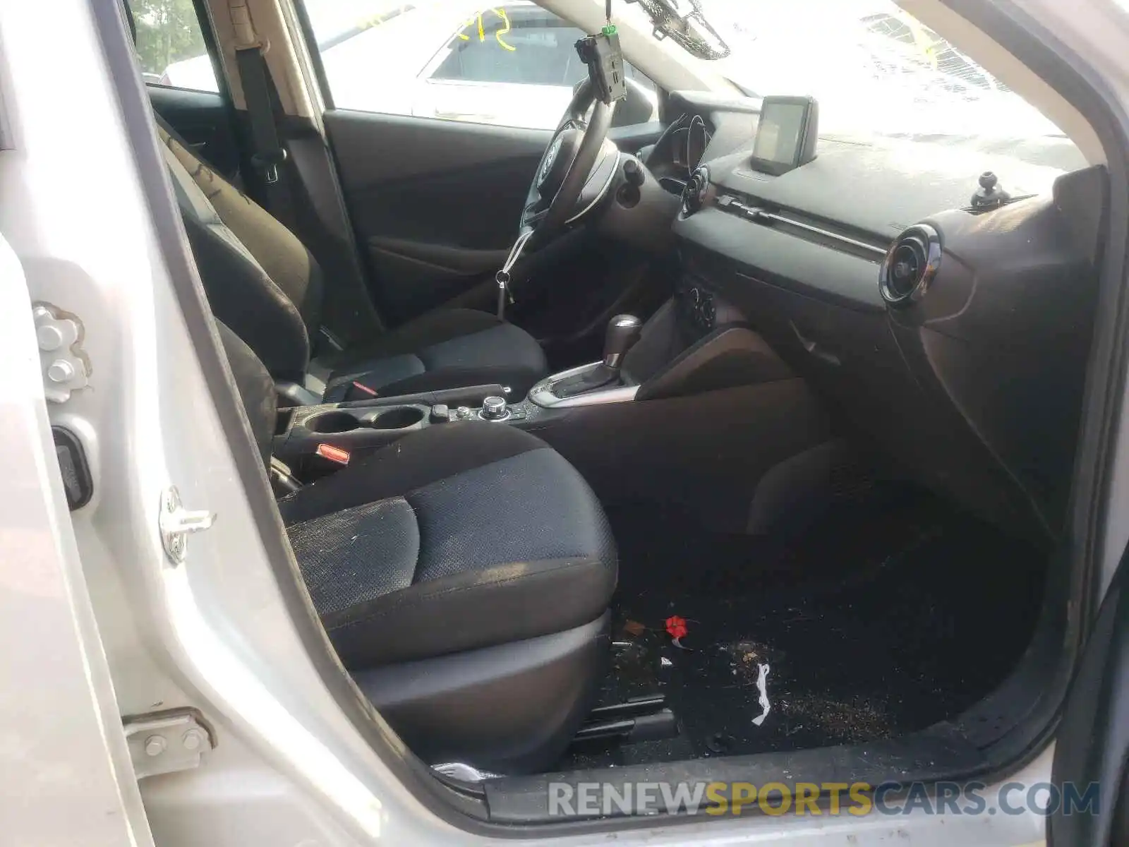 5 Photograph of a damaged car 3MYDLBYV7KY522123 TOYOTA YARIS 2019