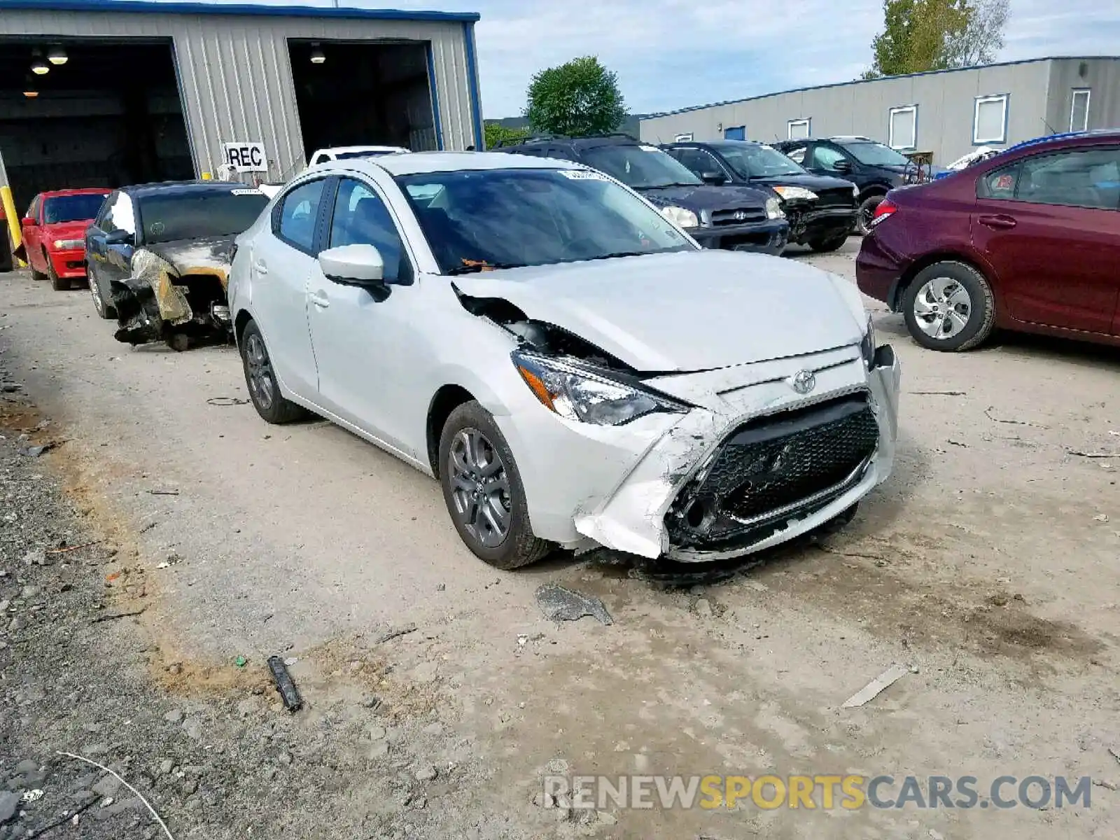 1 Photograph of a damaged car 3MYDLBYV7KY525006 TOYOTA YARIS 2019