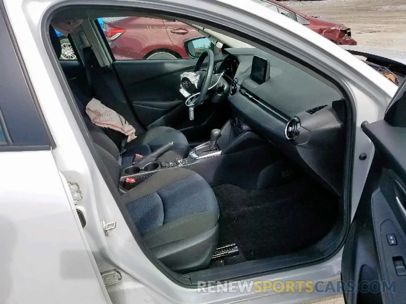 5 Photograph of a damaged car 3MYDLBYV7KY525006 TOYOTA YARIS 2019