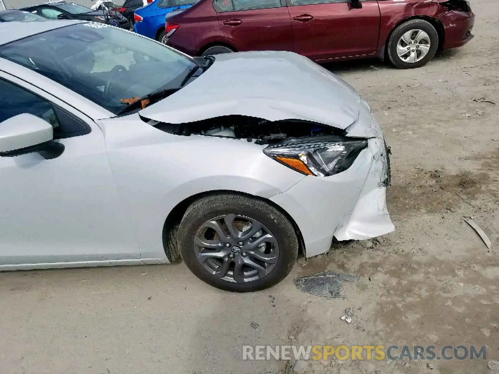 9 Photograph of a damaged car 3MYDLBYV7KY525006 TOYOTA YARIS 2019