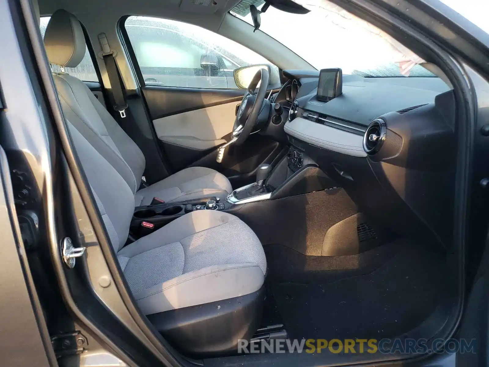 5 Photograph of a damaged car 3MYDLBYV7KY528066 TOYOTA YARIS 2019