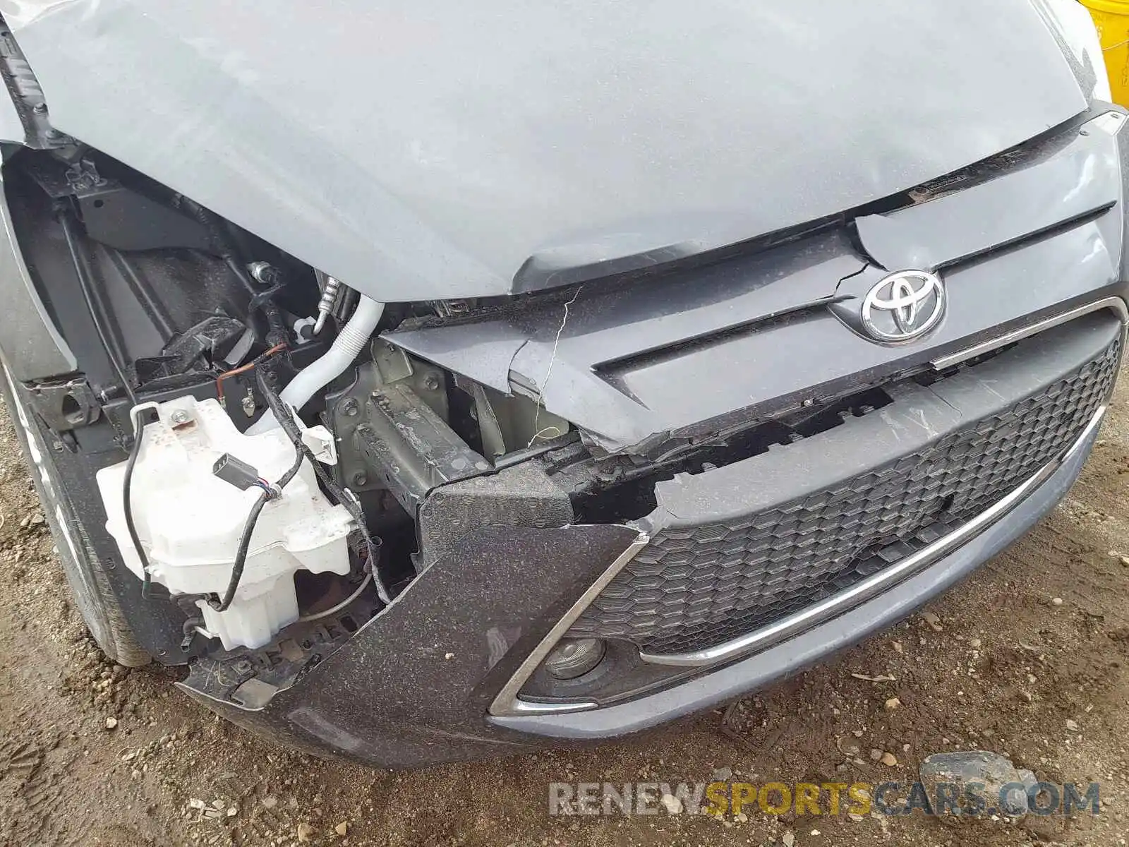 9 Photograph of a damaged car 3MYDLBYV8KY500566 TOYOTA YARIS 2019