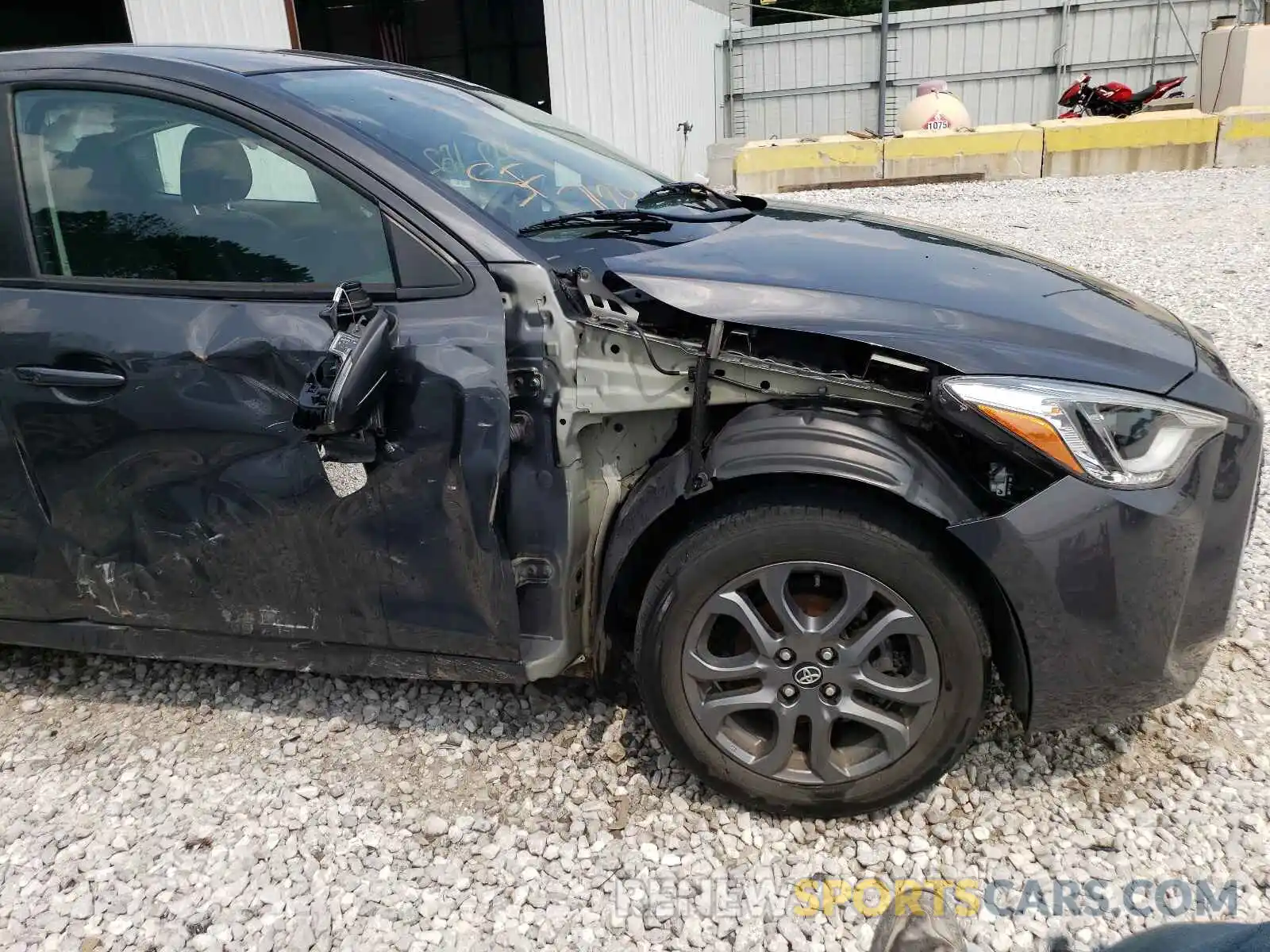 9 Photograph of a damaged car 3MYDLBYV8KY500874 TOYOTA YARIS 2019