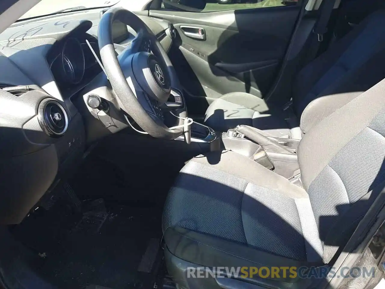 5 Photograph of a damaged car 3MYDLBYV8KY503015 TOYOTA YARIS 2019