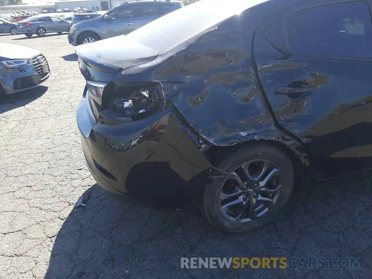 9 Photograph of a damaged car 3MYDLBYV8KY503015 TOYOTA YARIS 2019