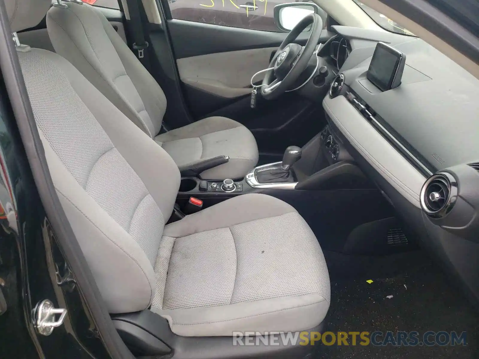 5 Photograph of a damaged car 3MYDLBYV8KY504794 TOYOTA YARIS 2019