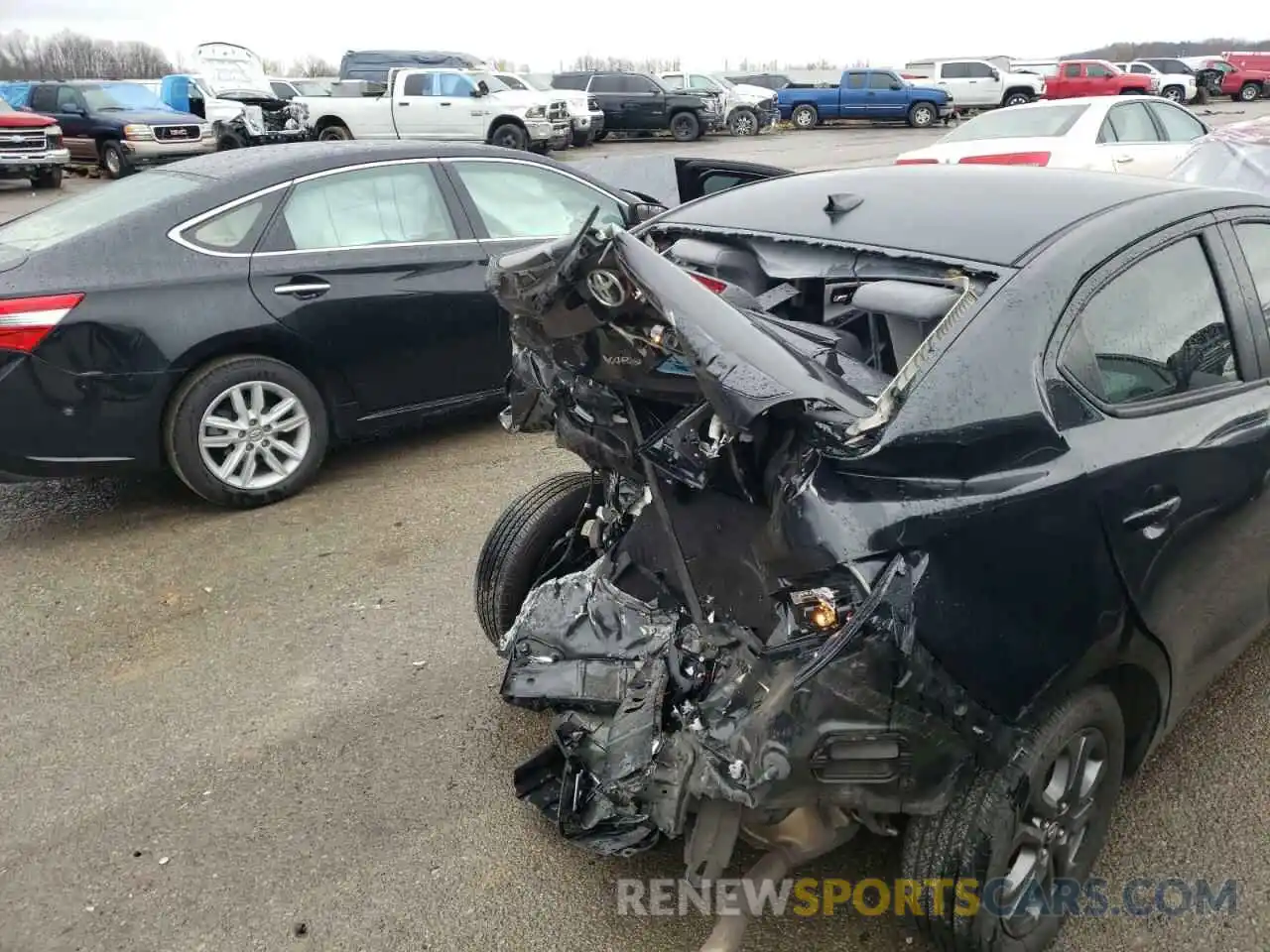 9 Photograph of a damaged car 3MYDLBYV8KY505198 TOYOTA YARIS 2019