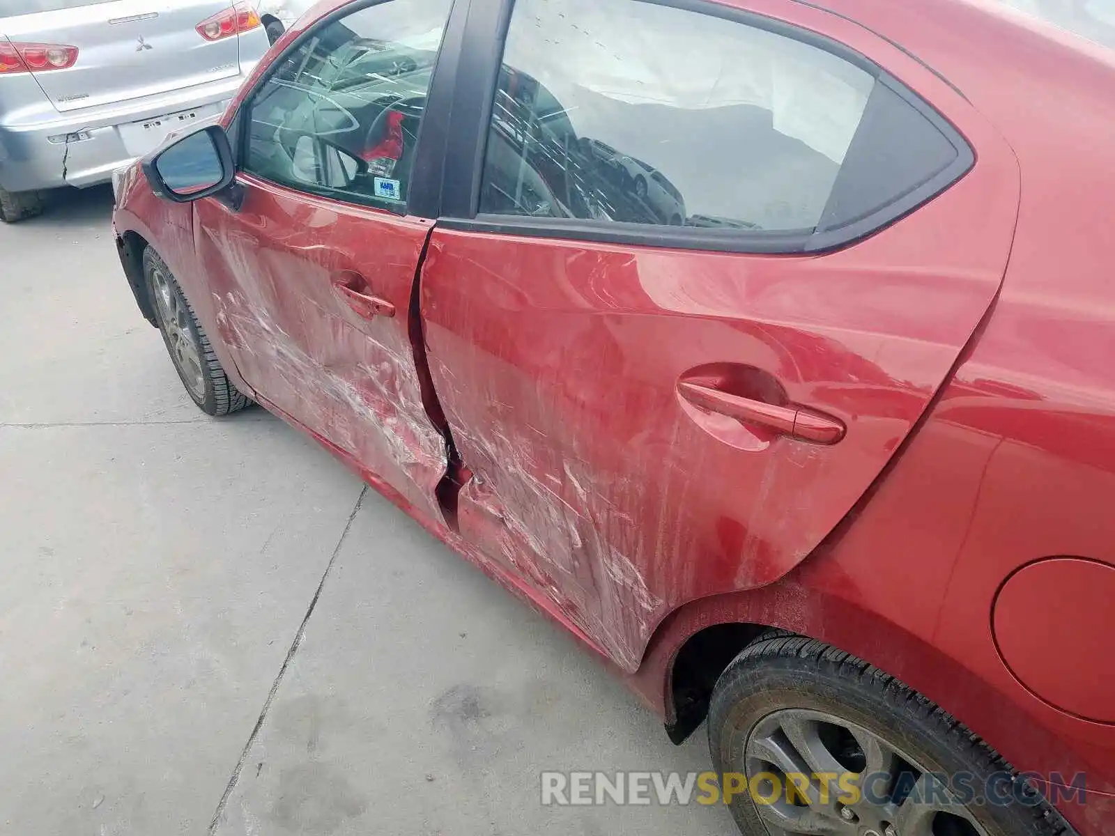 9 Photograph of a damaged car 3MYDLBYV8KY506318 TOYOTA YARIS 2019