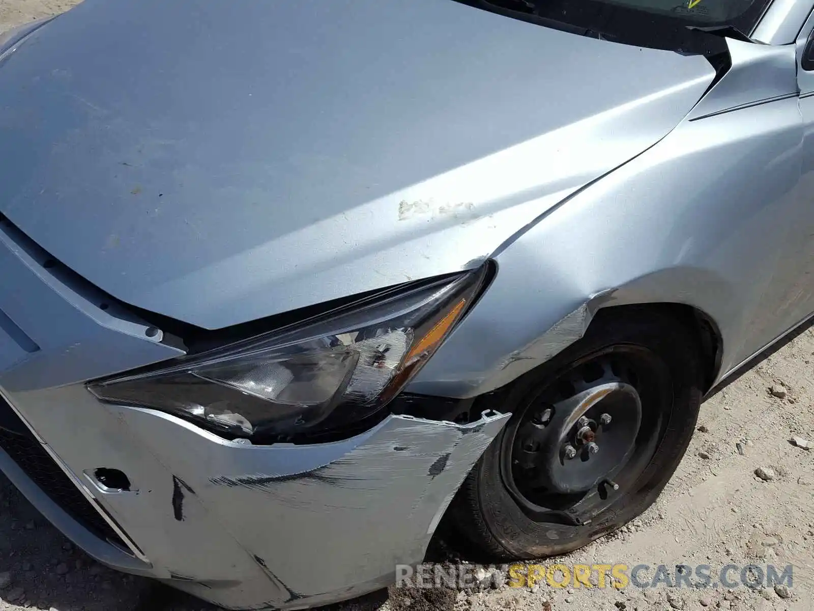 9 Photograph of a damaged car 3MYDLBYV8KY510532 TOYOTA YARIS 2019