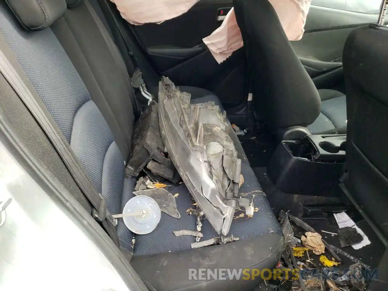 6 Photograph of a damaged car 3MYDLBYV8KY512815 TOYOTA YARIS 2019