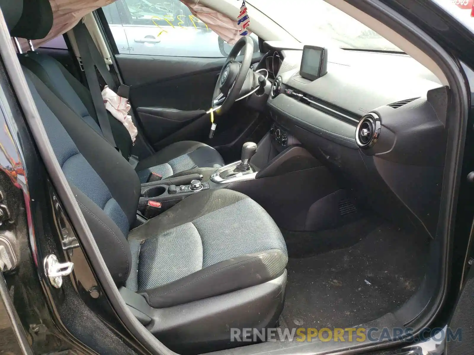 5 Photograph of a damaged car 3MYDLBYV8KY515049 TOYOTA YARIS 2019