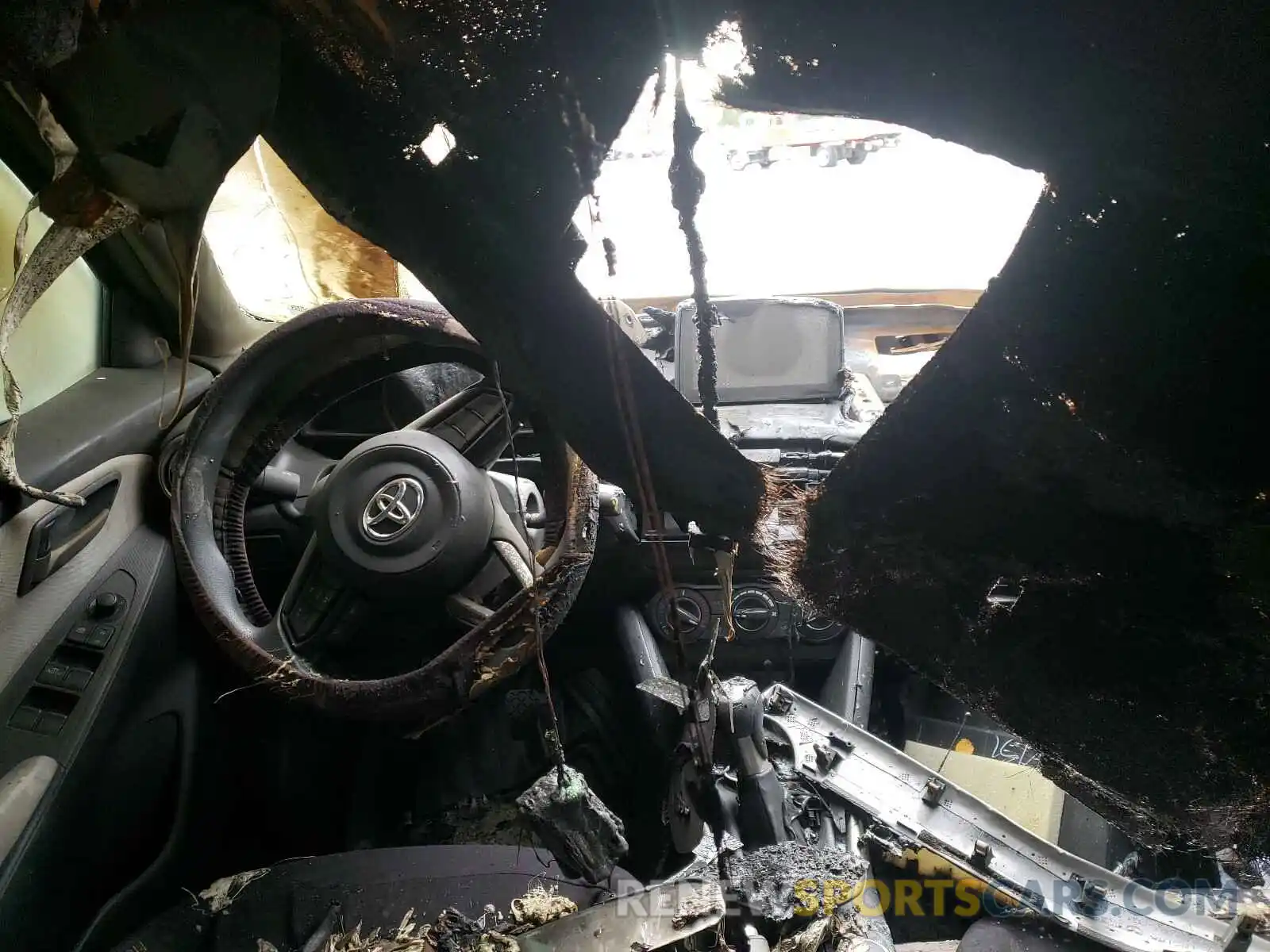 9 Photograph of a damaged car 3MYDLBYV8KY515195 TOYOTA YARIS 2019