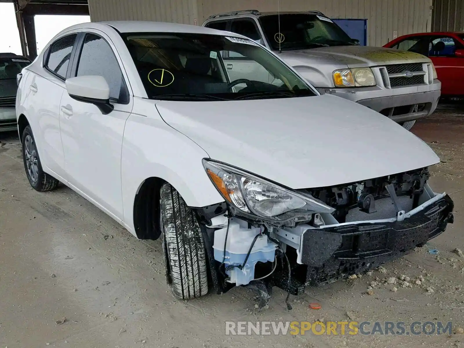 1 Photograph of a damaged car 3MYDLBYV8KY517612 TOYOTA YARIS 2019