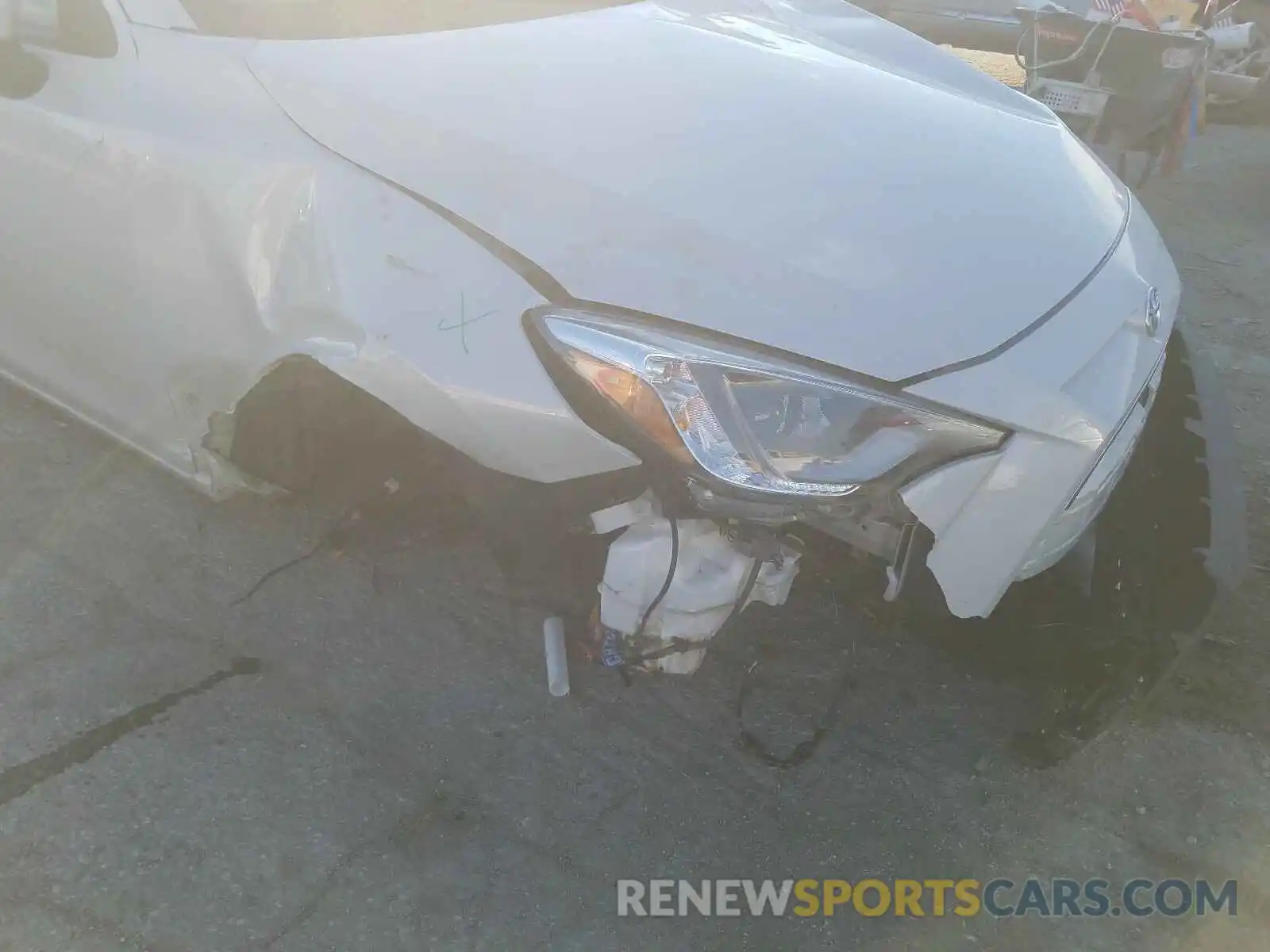 9 Photograph of a damaged car 3MYDLBYV8KY519585 TOYOTA YARIS 2019