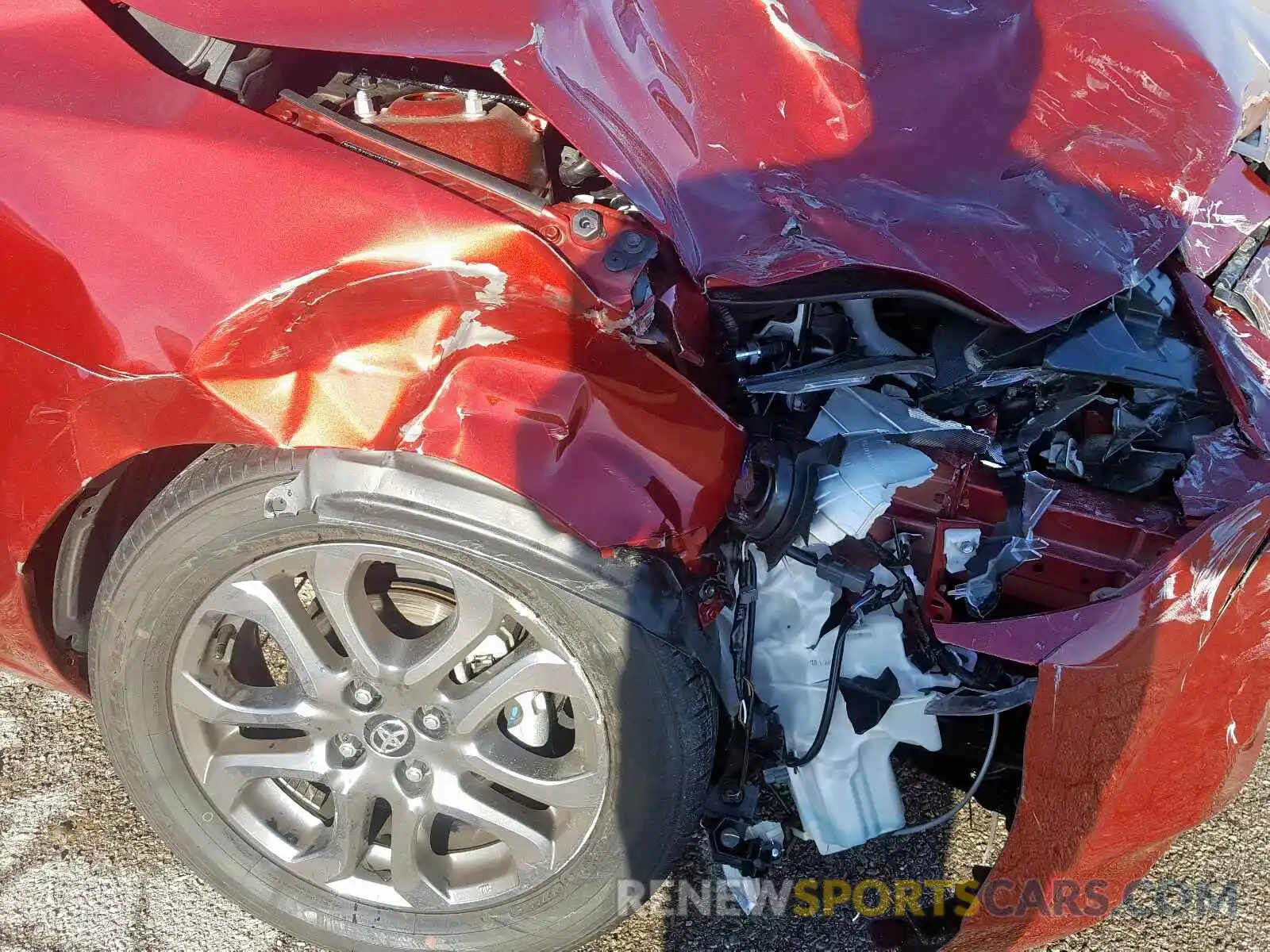 9 Photograph of a damaged car 3MYDLBYV8KY520283 TOYOTA YARIS 2019