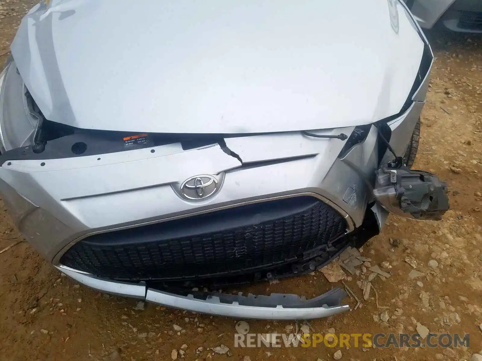 9 Photograph of a damaged car 3MYDLBYV8KY523961 TOYOTA YARIS 2019