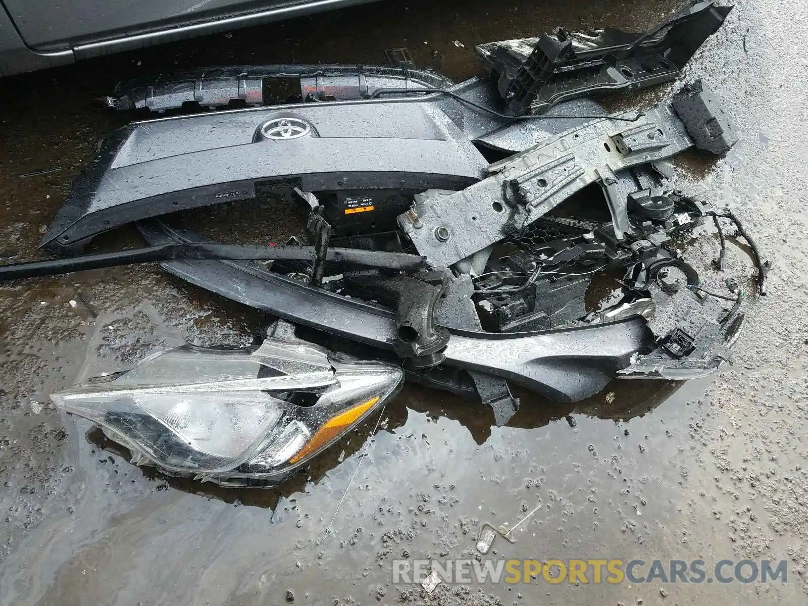 9 Photograph of a damaged car 3MYDLBYV8KY524284 TOYOTA YARIS 2019