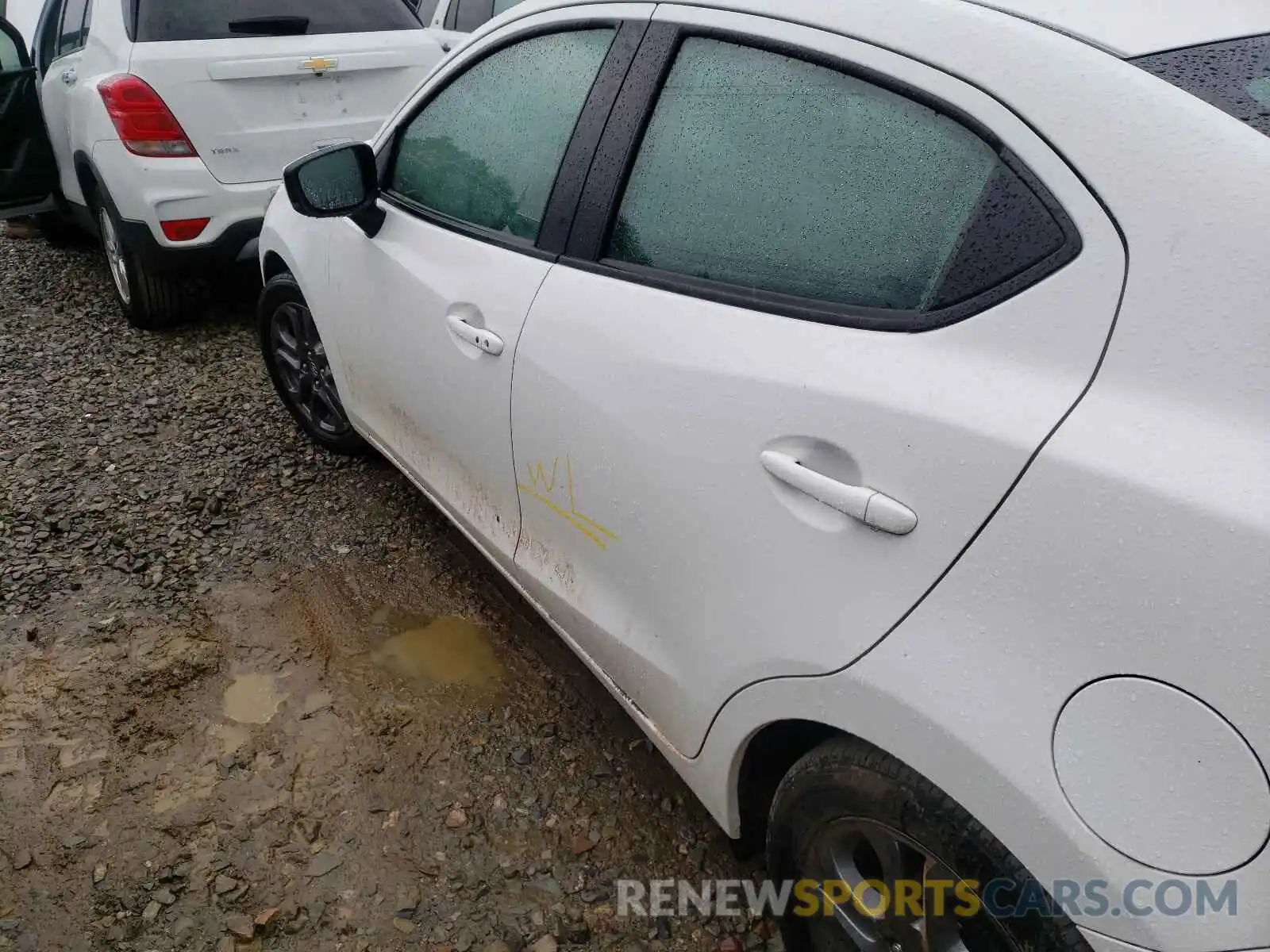 9 Photograph of a damaged car 3MYDLBYV8KY524561 TOYOTA YARIS 2019