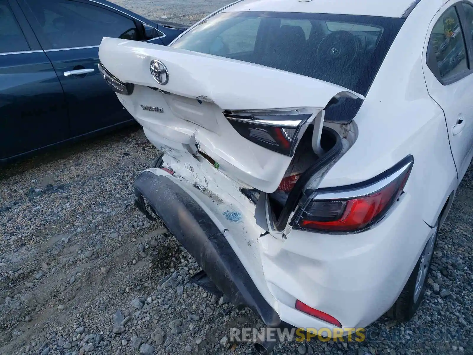 9 Photograph of a damaged car 3MYDLBYV8KY525242 TOYOTA YARIS 2019