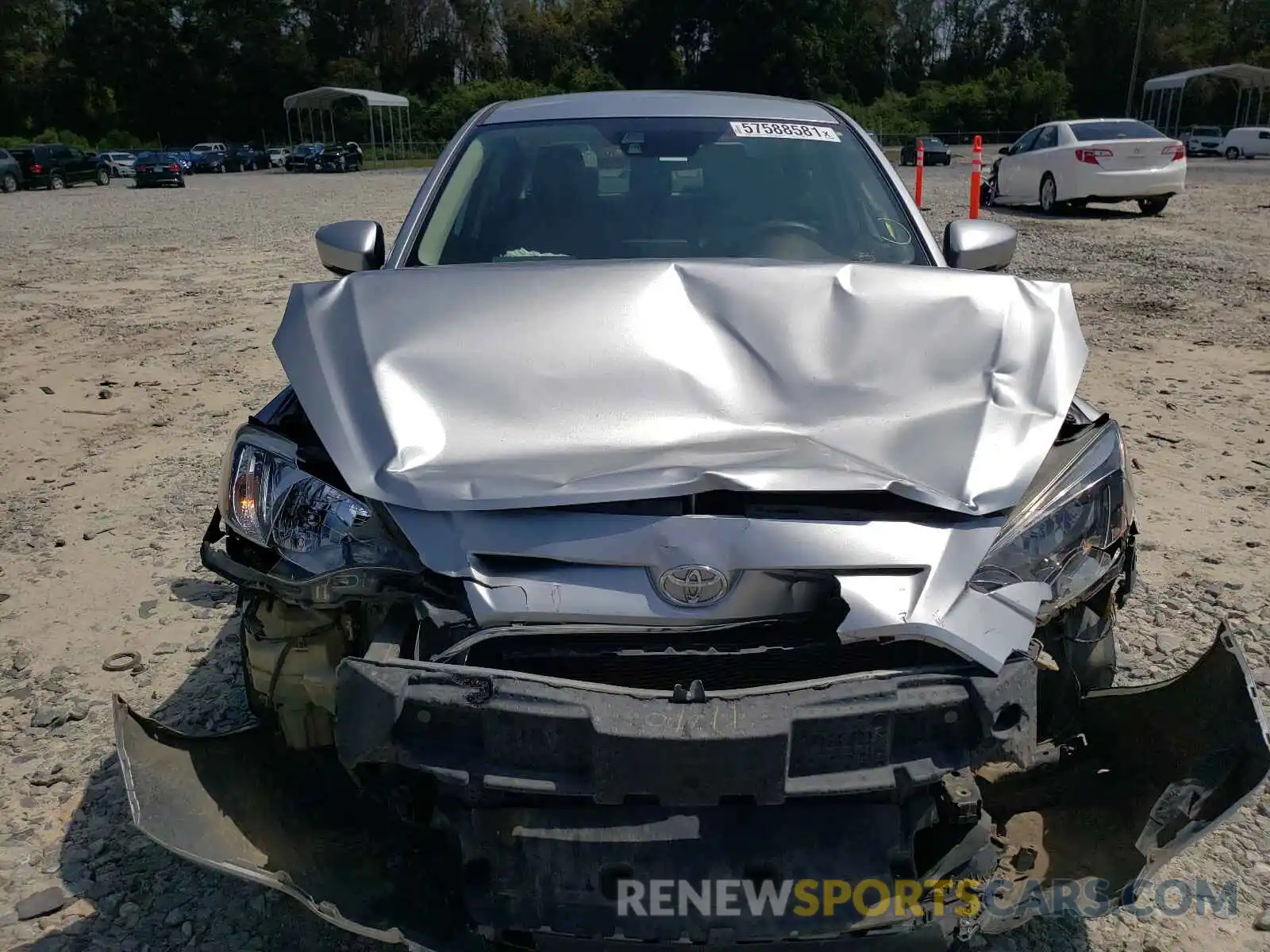 9 Photograph of a damaged car 3MYDLBYV8KY527413 TOYOTA YARIS 2019