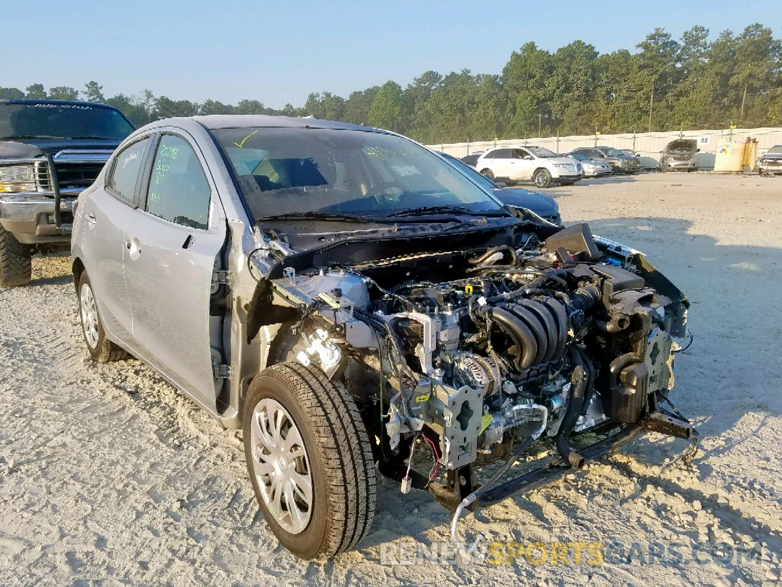 1 Photograph of a damaged car 3MYDLBYV8KY527718 TOYOTA YARIS 2019