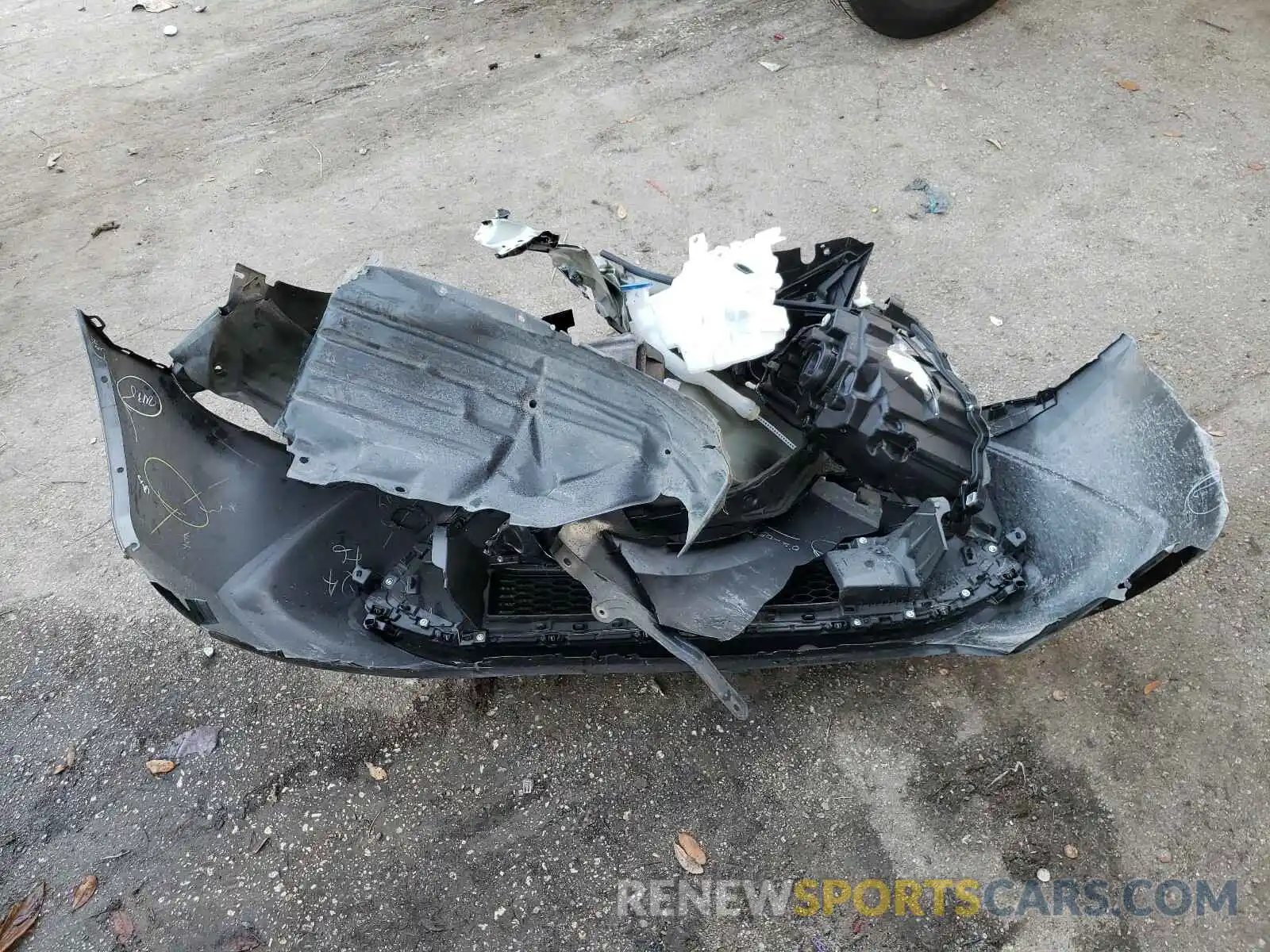 9 Photograph of a damaged car 3MYDLBYV8KY528125 TOYOTA YARIS 2019