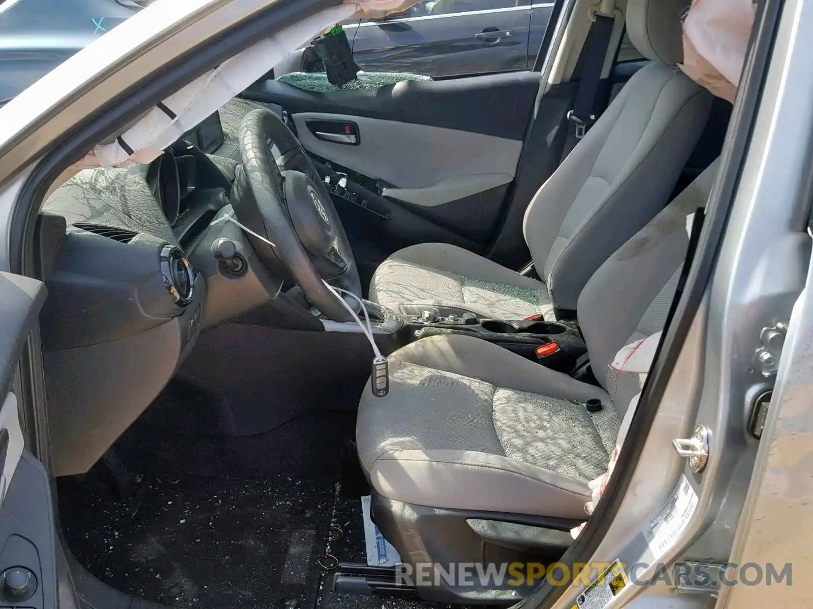 5 Photograph of a damaged car 3MYDLBYV9KY502844 TOYOTA YARIS 2019