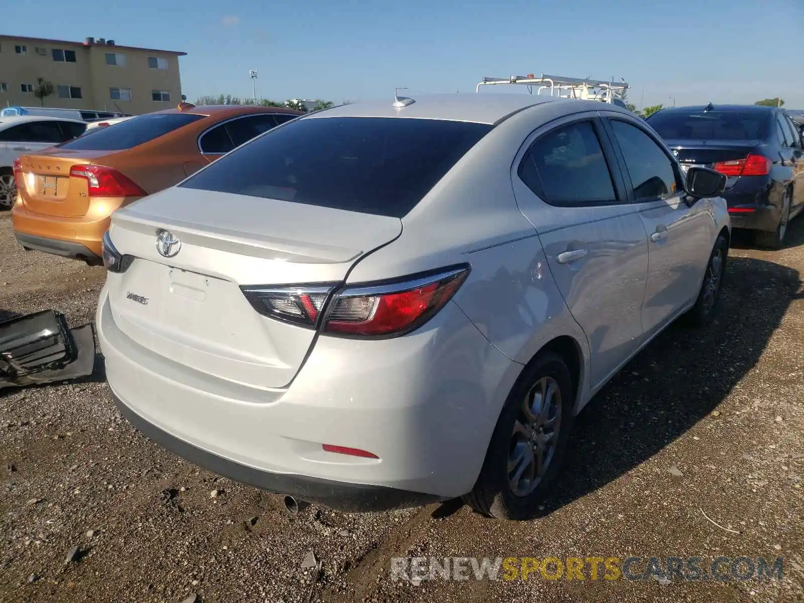 4 Фотография поврежденного автомобиля 3MYDLBYV9KY504710 TOYOTA YARIS 2019