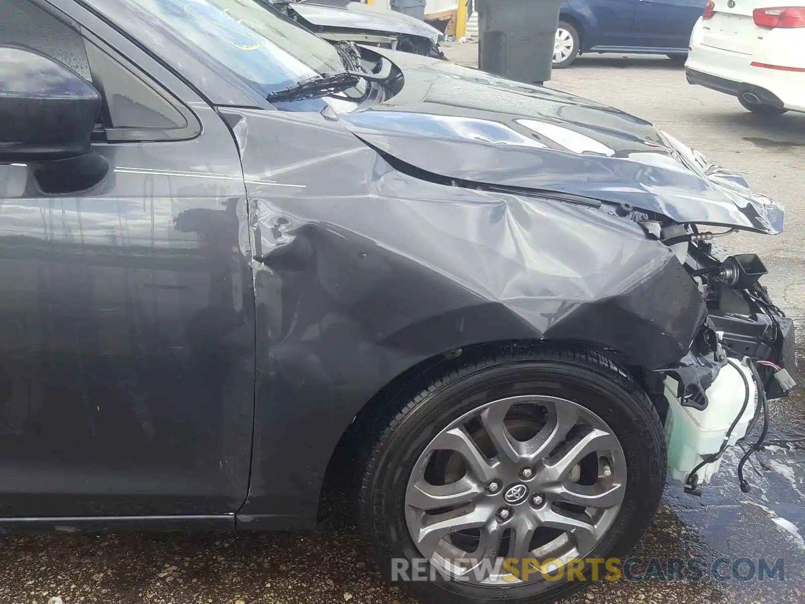 9 Photograph of a damaged car 3MYDLBYV9KY505825 TOYOTA YARIS 2019