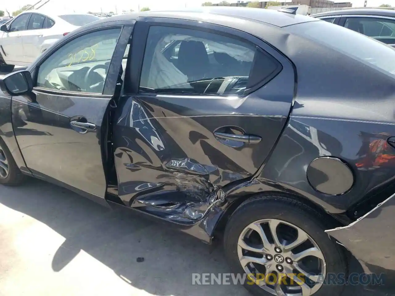 9 Photograph of a damaged car 3MYDLBYV9KY506313 TOYOTA YARIS 2019