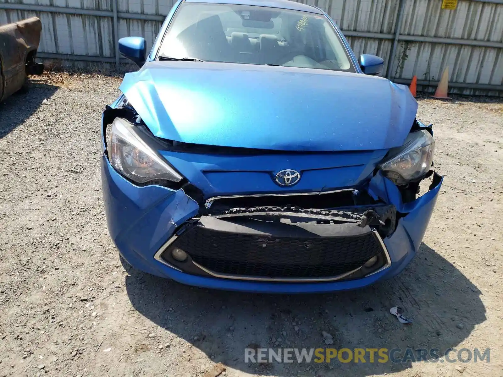 9 Photograph of a damaged car 3MYDLBYV9KY508272 TOYOTA YARIS 2019