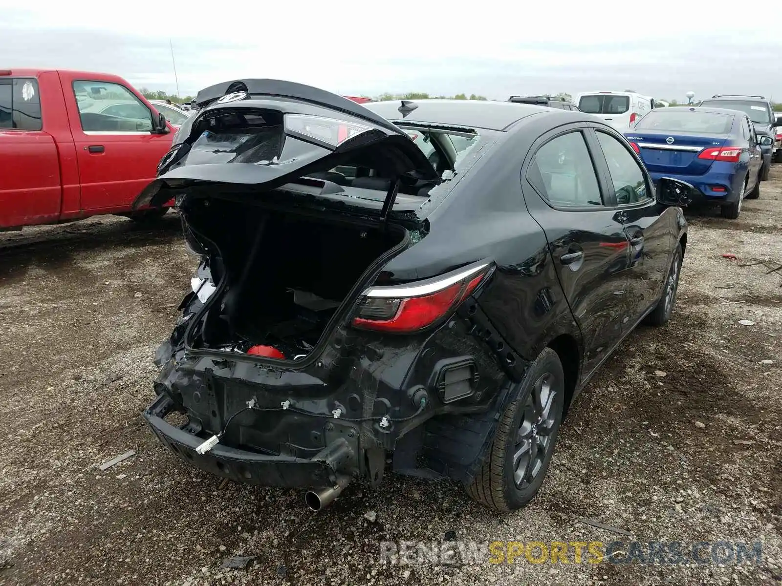 4 Photograph of a damaged car 3MYDLBYV9KY508613 TOYOTA YARIS 2019