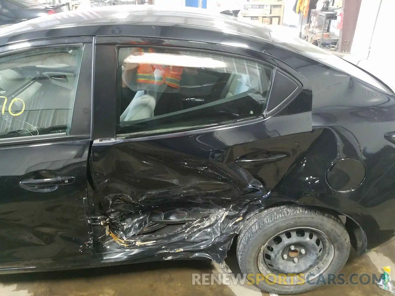 9 Photograph of a damaged car 3MYDLBYV9KY509759 TOYOTA YARIS 2019