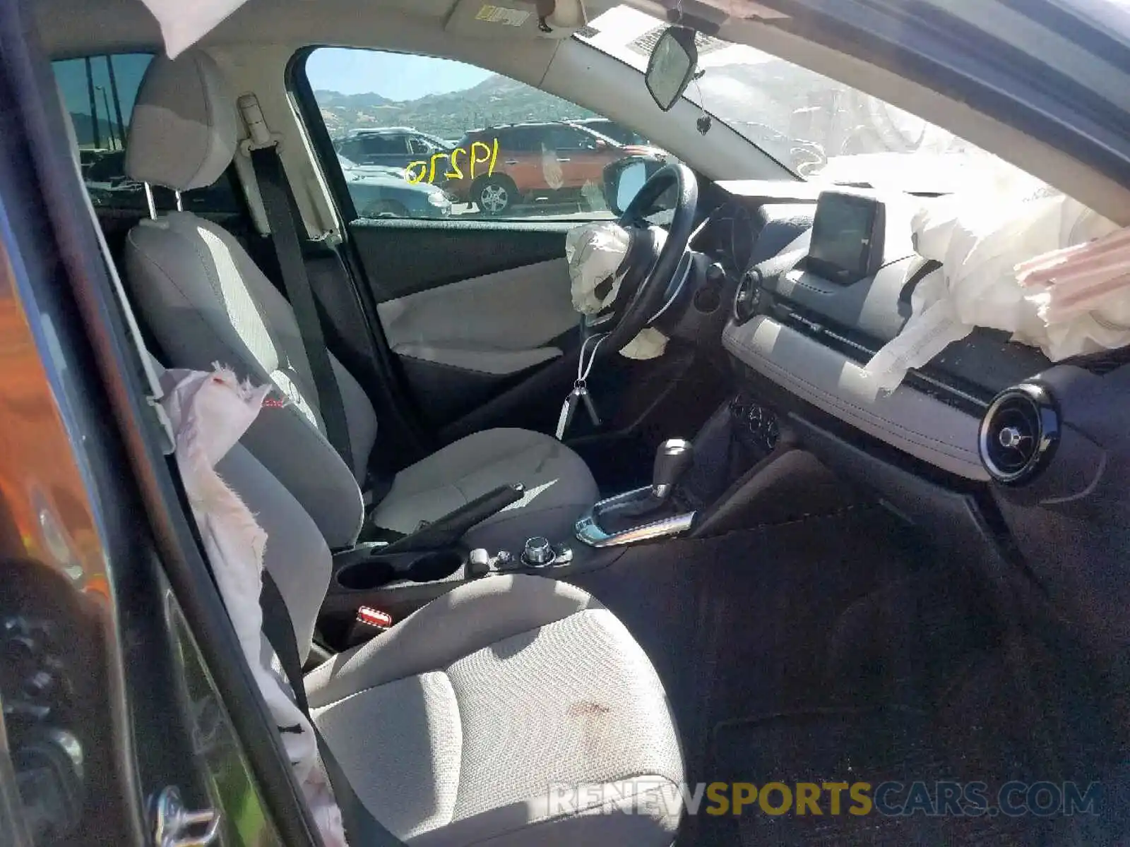 5 Photograph of a damaged car 3MYDLBYV9KY511267 TOYOTA YARIS 2019