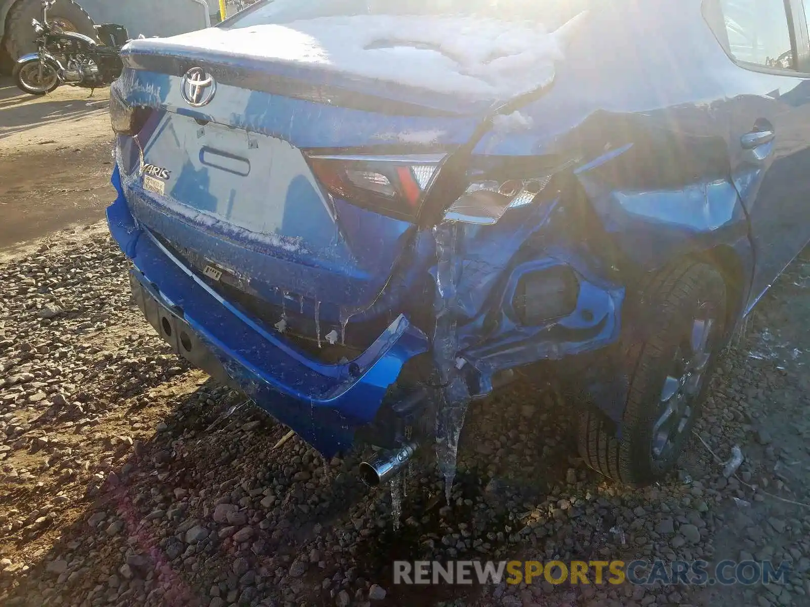 9 Photograph of a damaged car 3MYDLBYV9KY511611 TOYOTA YARIS 2019