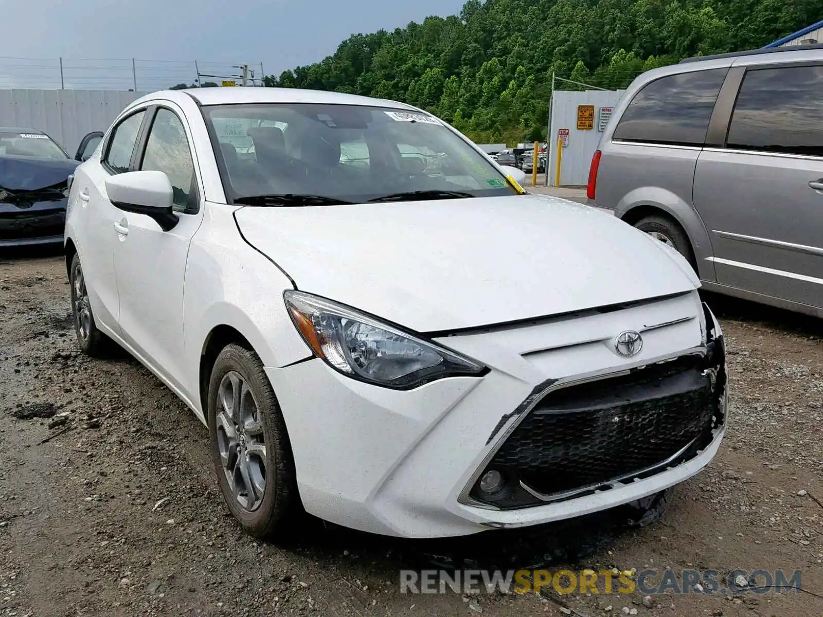 1 Photograph of a damaged car 3MYDLBYV9KY513438 TOYOTA YARIS 2019