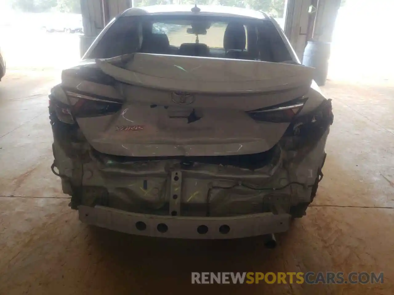 9 Photograph of a damaged car 3MYDLBYV9KY513732 TOYOTA YARIS 2019