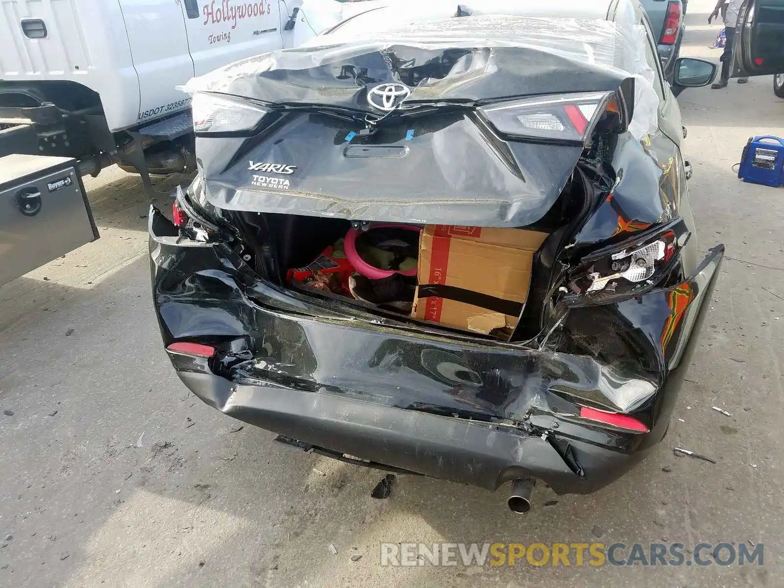 9 Photograph of a damaged car 3MYDLBYV9KY514962 TOYOTA YARIS 2019