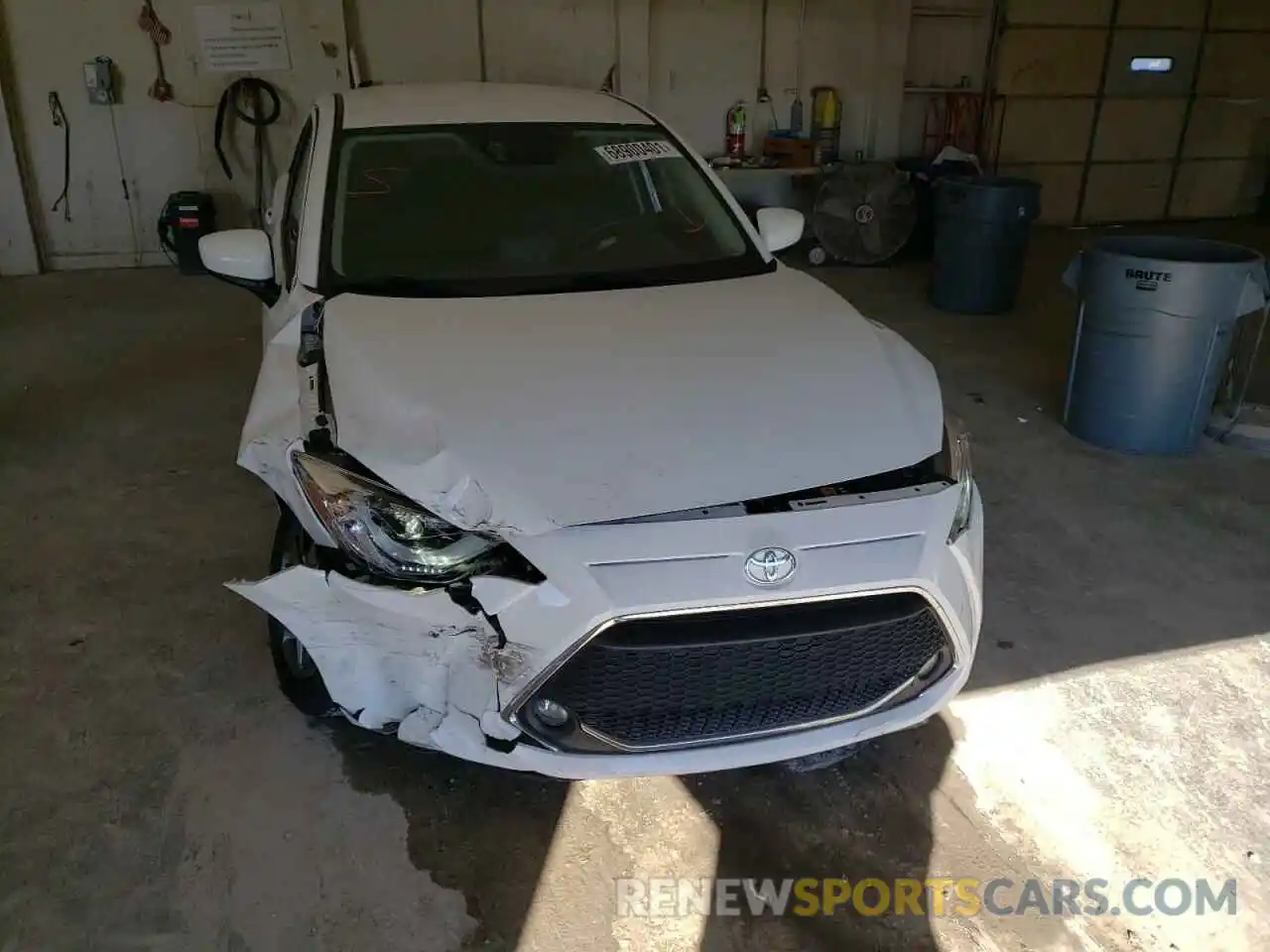 9 Photograph of a damaged car 3MYDLBYV9KY516968 TOYOTA YARIS 2019