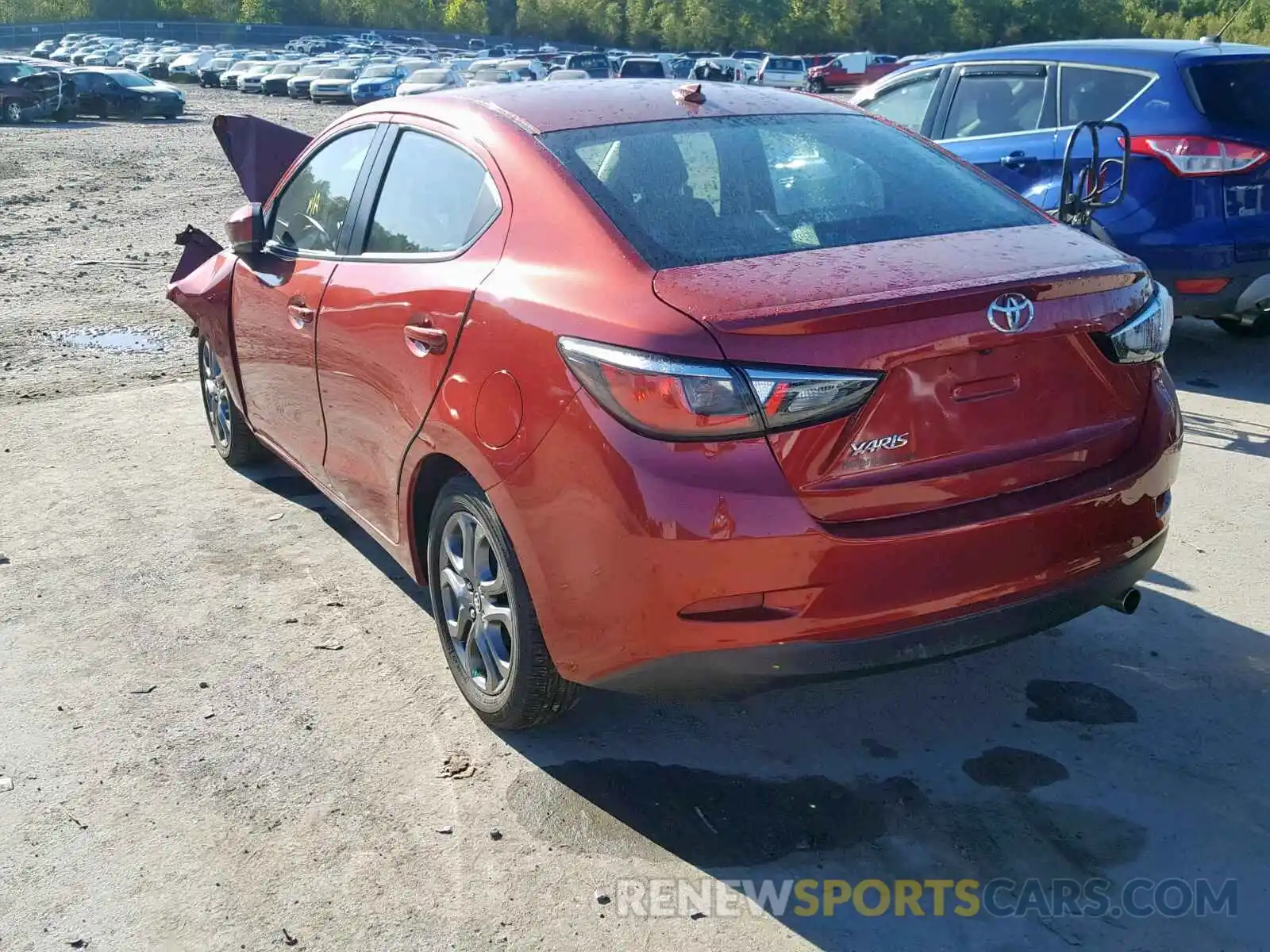 3 Фотография поврежденного автомобиля 3MYDLBYV9KY517456 TOYOTA YARIS 2019