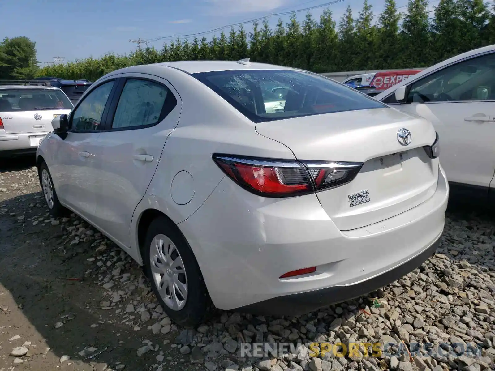 3 Фотография поврежденного автомобиля 3MYDLBYV9KY517909 TOYOTA YARIS 2019