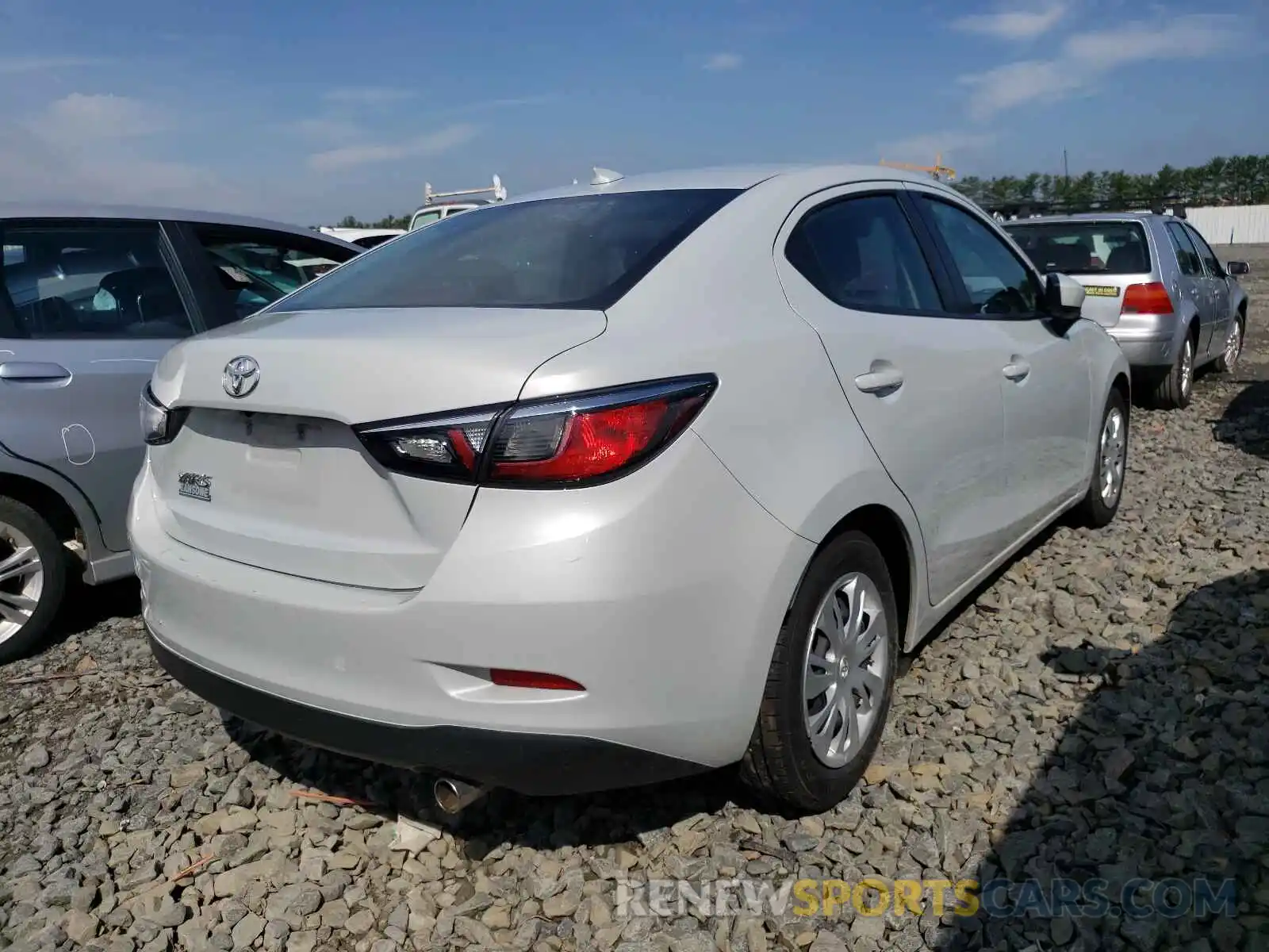 4 Фотография поврежденного автомобиля 3MYDLBYV9KY517909 TOYOTA YARIS 2019