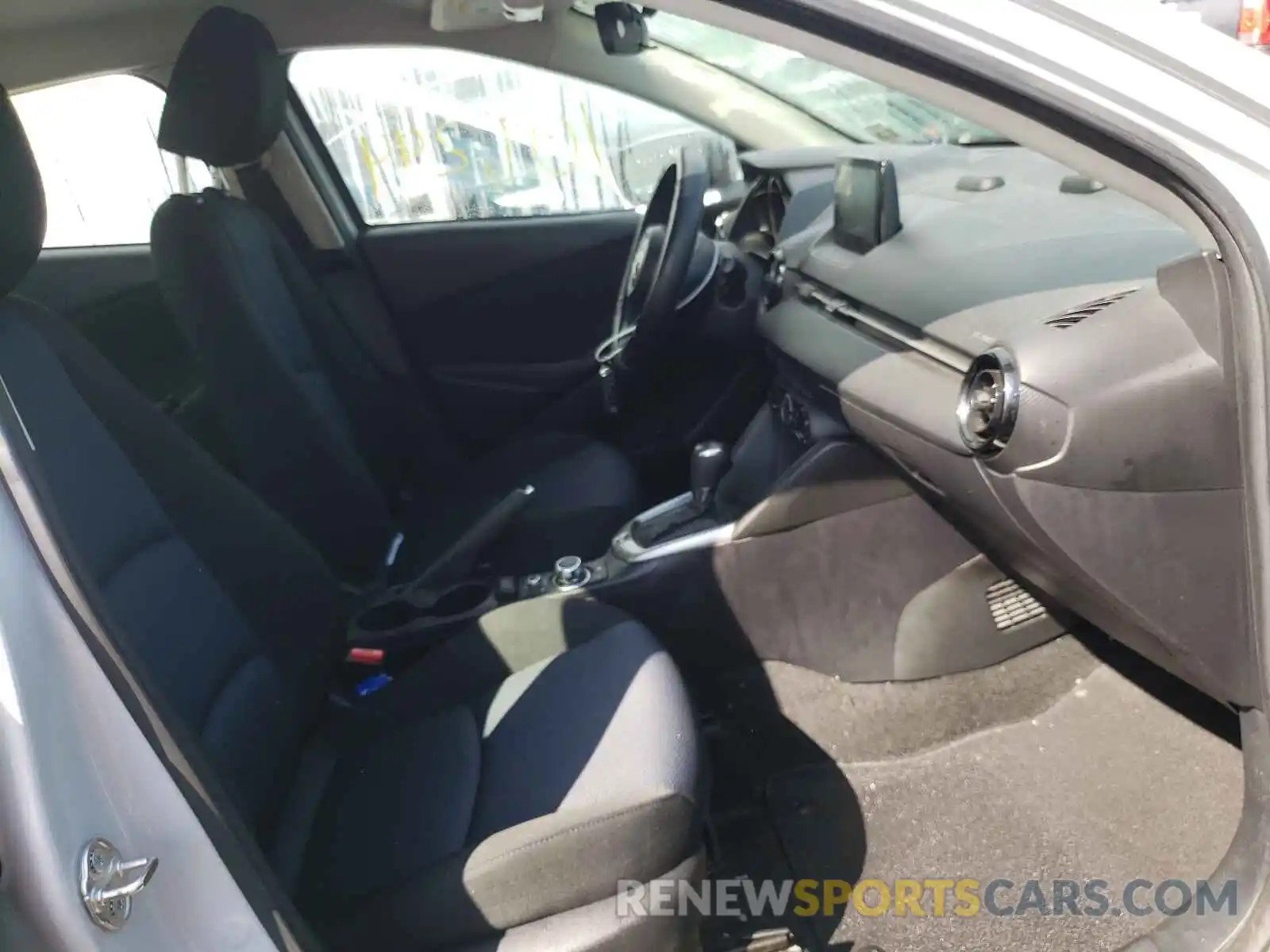 5 Photograph of a damaged car 3MYDLBYV9KY517909 TOYOTA YARIS 2019